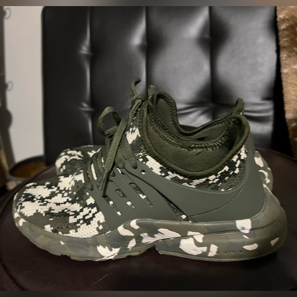 Camo gym/running sneakers (COMFORTABLE!) size 39/womens 8.5 men’s 6.5